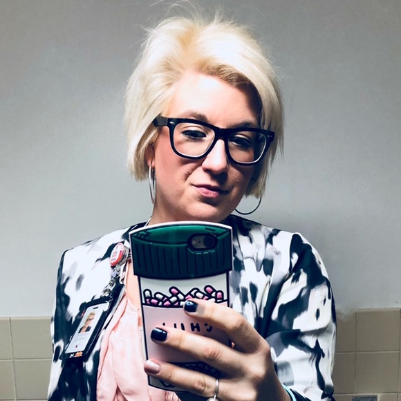 Meet your Posher, Meredith aka TheSpectFeline! - Picture 4 of 4